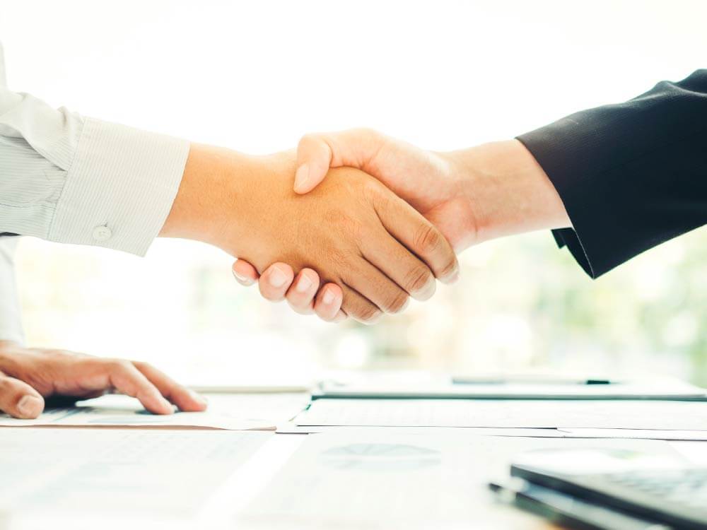 契約締結（握手）